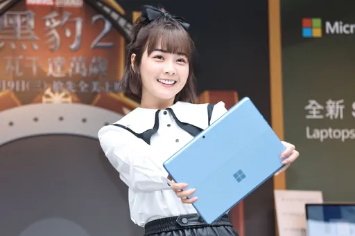 啦啦隊長籃籃新Surface快閃體驗　最愛這色