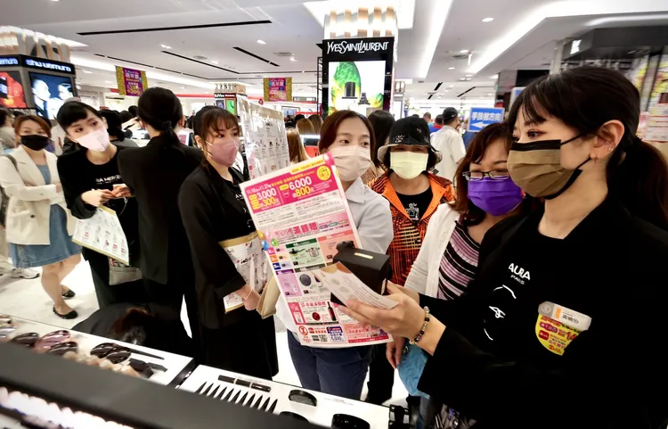 SOGO百貨喊首日業績13億元比去年增2%。林林攝