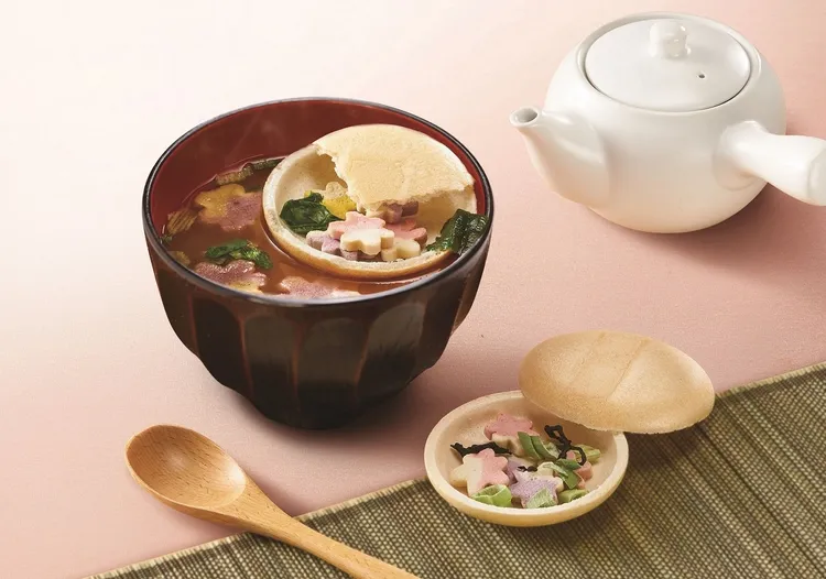 加賀麩不室屋花麩椀10入禮盒，售價1350元。業者提供