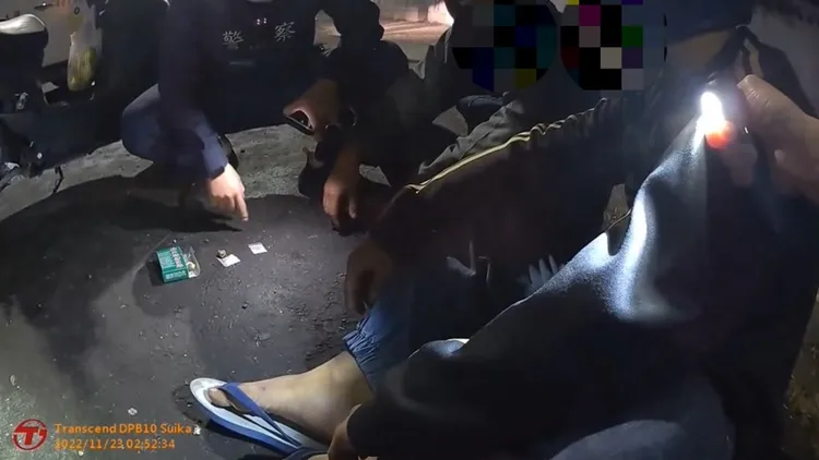 檳榔盒內有兩小包安非他命。讀者提供