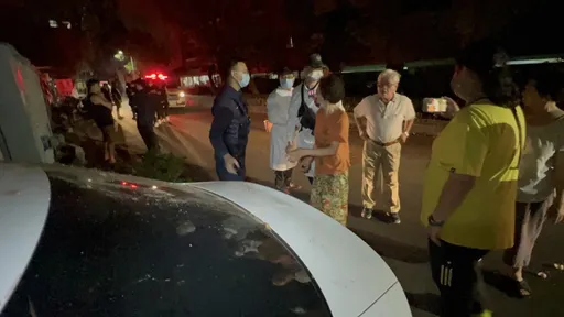 獨家|狂男搬盆栽亂砸車!嗆警「他X的我更懂法律」 結局讓人安心