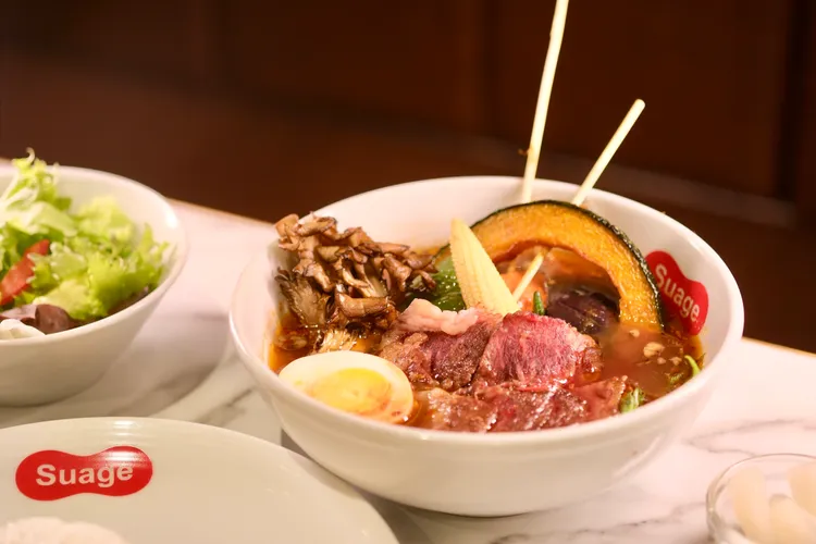 舒肥翼阪牛麻辣湯咖哩480元。陳志淵攝