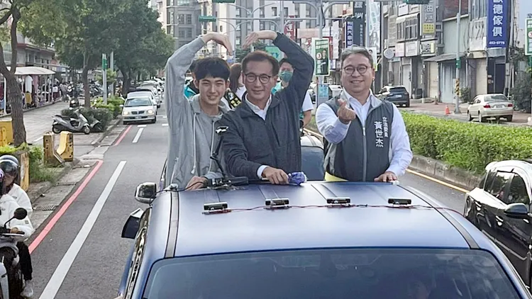 鄭運鵬今起展開謝票行程，強調建設桃園的意志不變。民眾提供