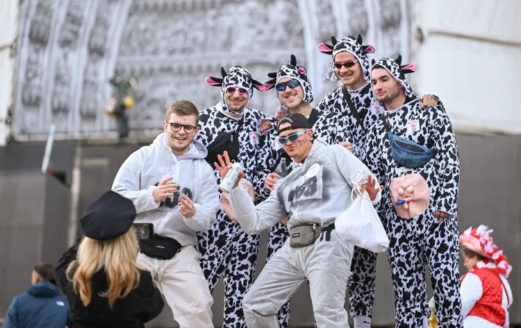 活動於11月11日的11時11分揭開序幕。法新社