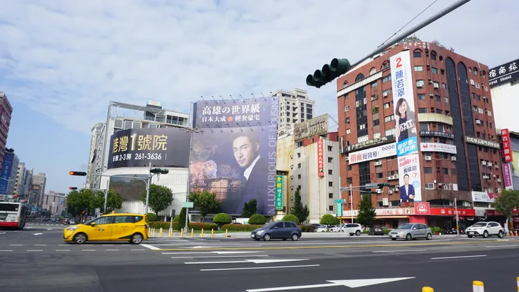 「港灣1號院」屬鹽埕區最大造鎮，每坪均價逼近5字頭成交。葉家銘攝