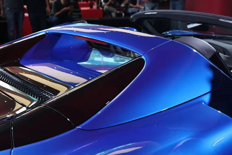 新車造型更似250 LM。翁玉信攝