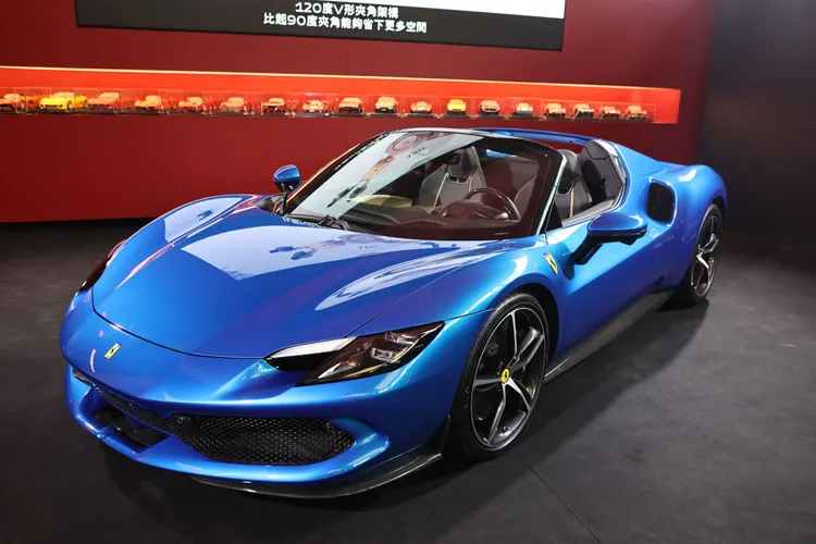 新車外型極其優美。翁玉信攝