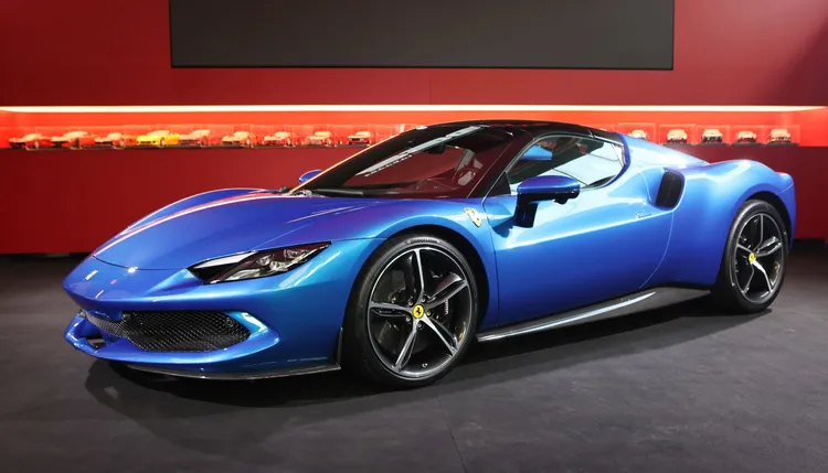 關上車頂後，296 GTS幾乎與一部硬頂超跑無異。翁玉信攝