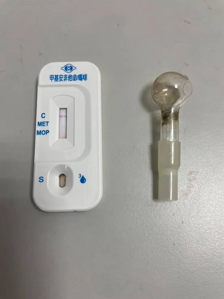 警方查獲毒品吸食器及殘留安非他命。警方提供