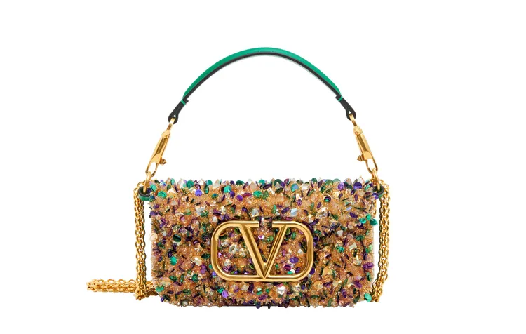 Valentino Garavani Loco小型肩背包，14萬元。品牌提供