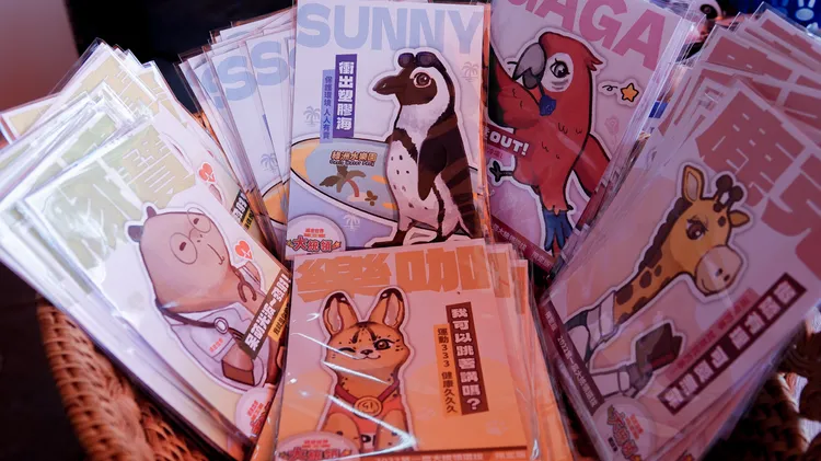 六名候選人還有限定紀念商品，收益捐作公益。園方提供