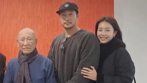 45歲蘇志燮首同框28歲嫩妻 趙銀政緊勾男神「羨慕加嫉妒」