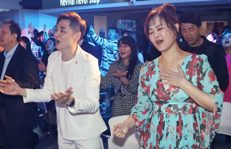 宋逸民（左）和老婆陳維齡都為教會服務。葉志明攝