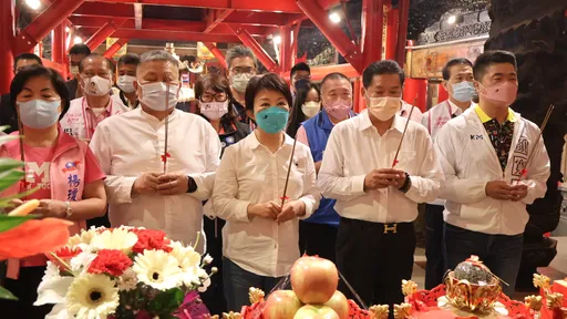盧秀燕參拜大甲鎮瀾宮 顏清標全程陪同不語!司儀這樣說
