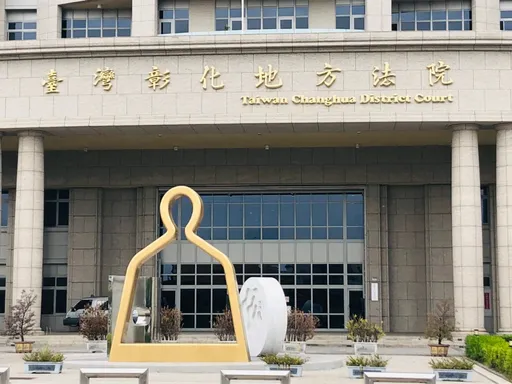 砸窗偷竊、擄車11件判半年 彰化男想靠這病求情遭打槍