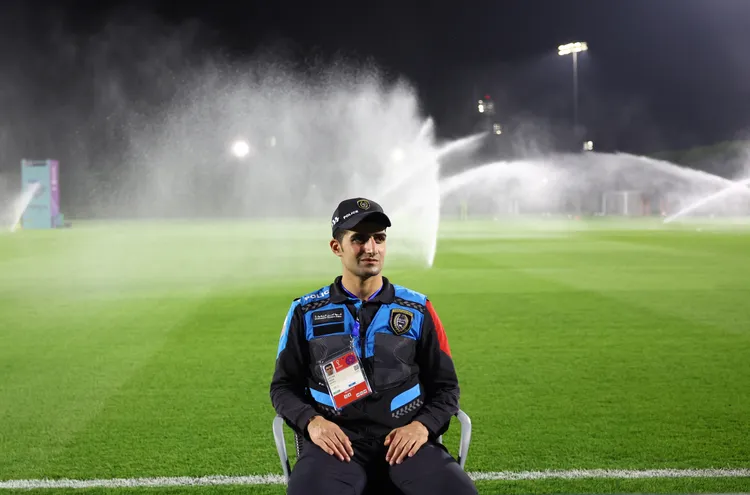 受訓保全透露，他們遇到球迷打架不能干預，要等特種部隊來處理。路透社