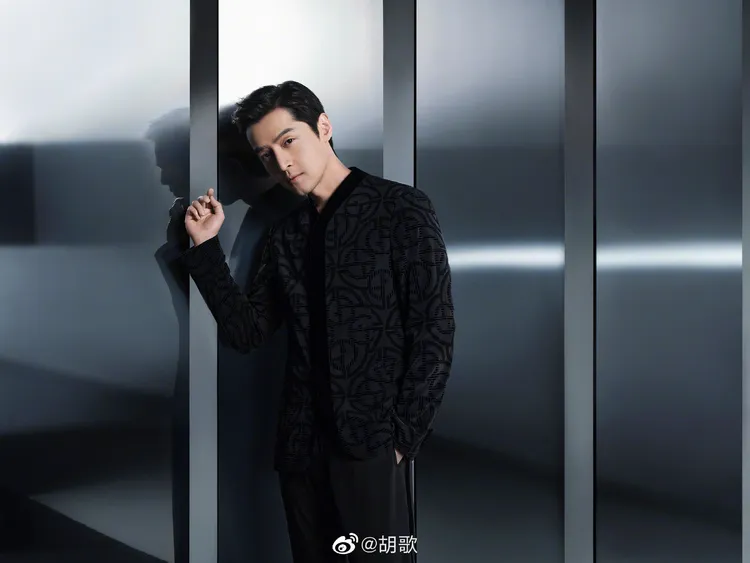 胡歌也是不少時尚品牌的寵兒。翻攝胡歌微博