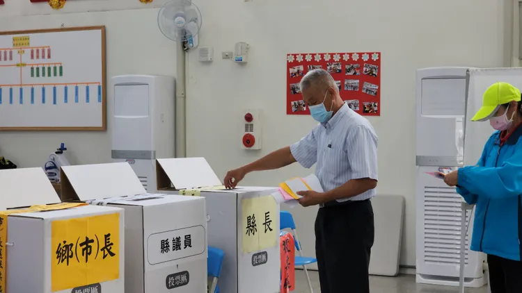 葉竹林投下選票。許逸民攝