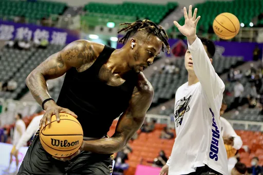 1萬5千人觀戰!「魔獸」首戰4點半開打 買周邊商品要排1小時