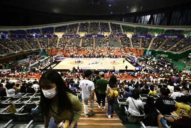 現場擠進1.5萬名觀眾。  林林攝