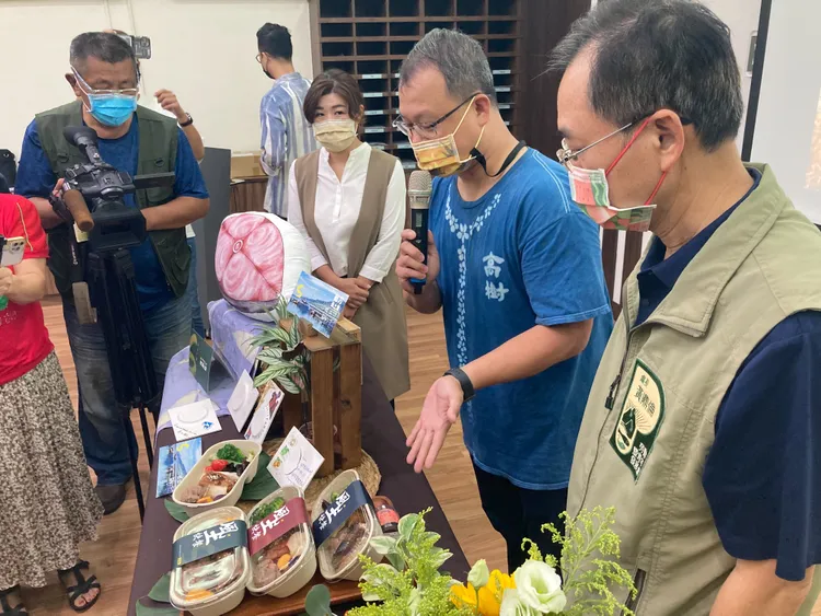 介紹當地種出食材做成的便當等產品。陳宏銘攝