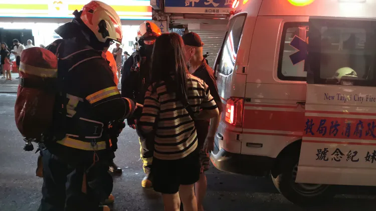 住戶滅火時遭到灼傷。陸運鋒攝