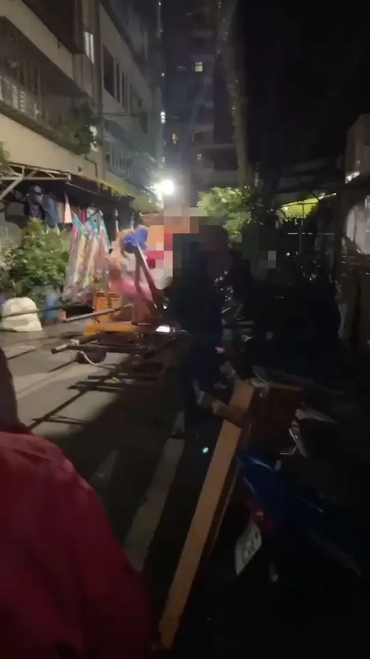 林男等人砸毀神轎過程被民眾拍下。蘆洲警分局提供