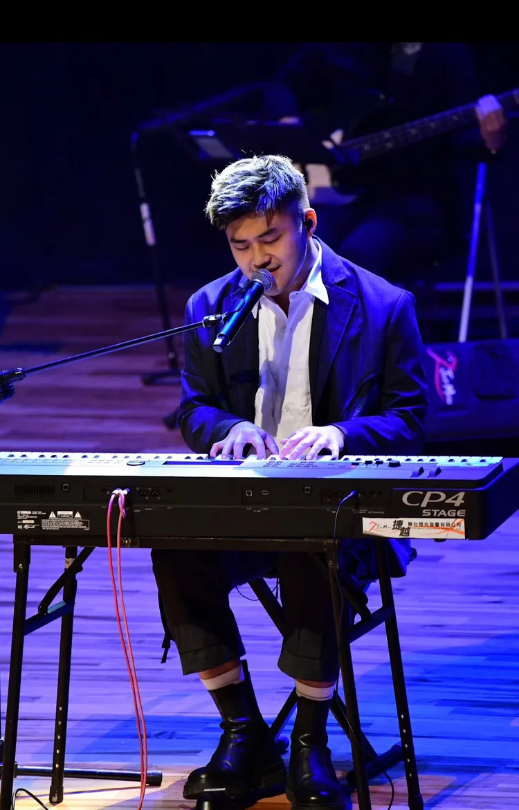 劉亮延積極投身公益活動，多次參與公益音樂會。伺動行銷科技股份有限公司提供