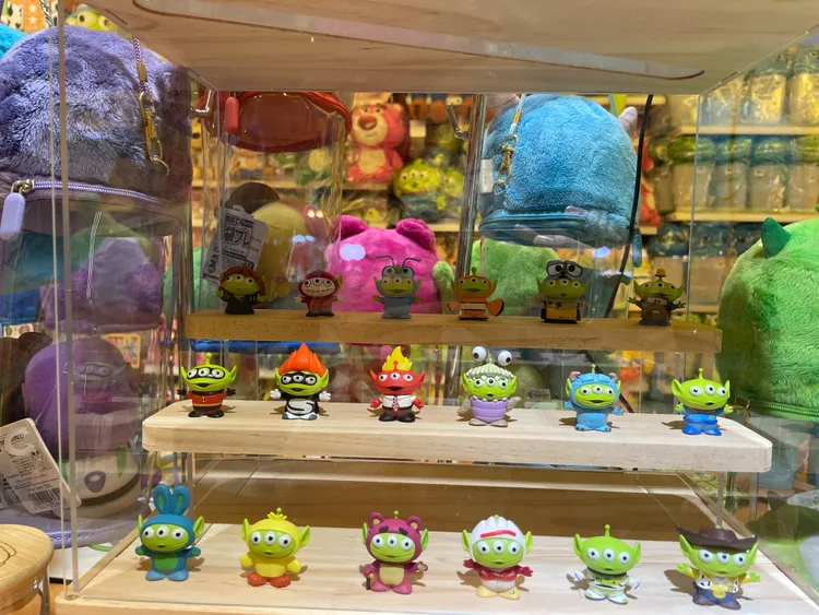 快閃店內有許多限定商品。黃盈甄攝