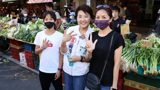 陳時中跟黑道同桌　黃珊珊酸：連廁所偷窺廣告都照做！最後會變魁儡