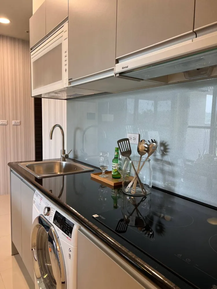 松益發建設大樓案「微笑世界」，社區大量使用石材，為高雄史上使用最多石材首購宅。葉家銘攝