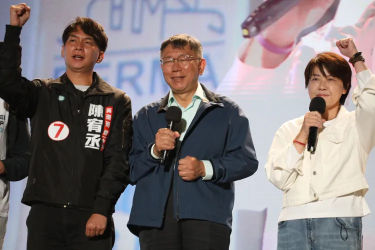 柯文哲為自己沒能讓黃珊珊當選反省檢討。翁玉信、陳明中攝