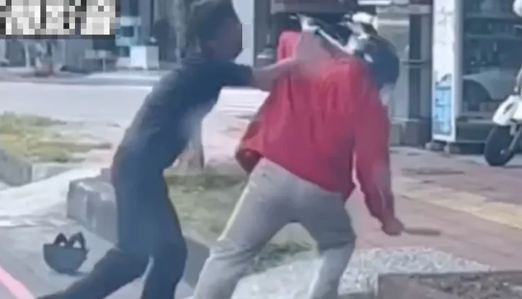 兩人從地上爬起後，呂男（紅外套者）反被林男（黑衣者）推倒。翻攝自社會事新聞影音