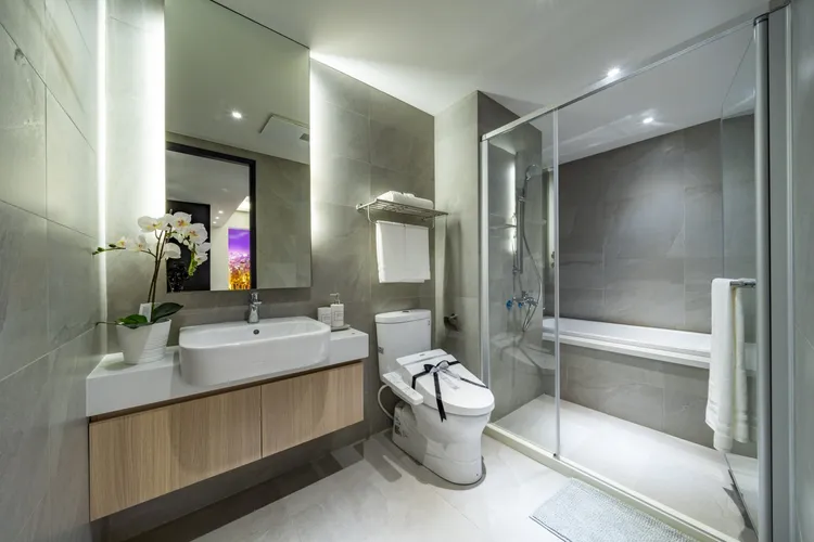 衛浴配備V&B面盆、Grohe面盆龍頭、TOTO免治馬桶。案場提供