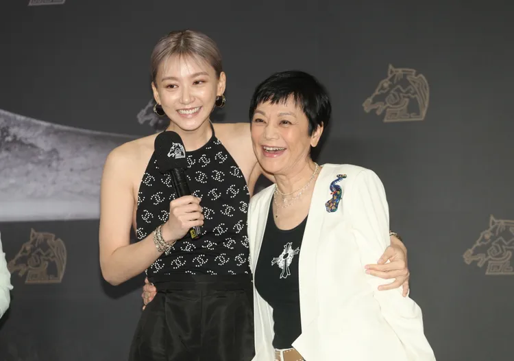 袁澧林（左）、張艾嘉（右）最近才一起合作飾演母女。陳明中攝