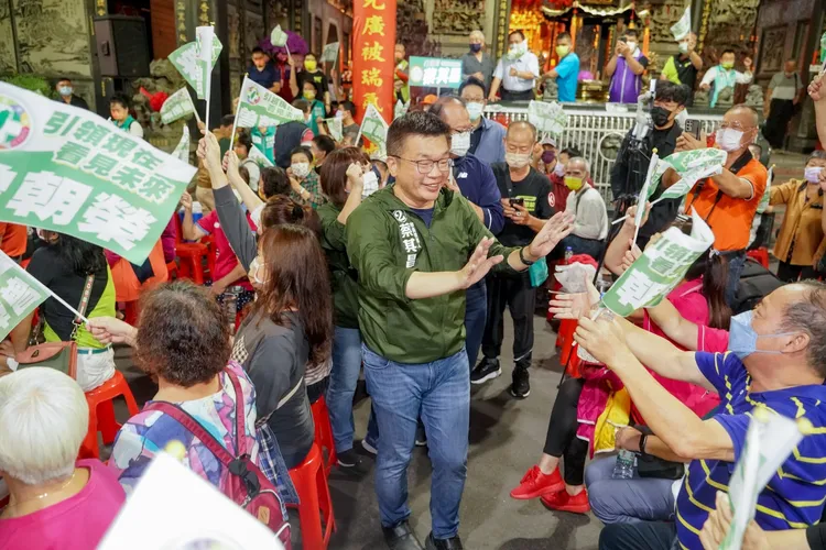 蔡其昌連日來批評盧秀燕公器私用，以公家資源輔選。蔡其昌總部提供