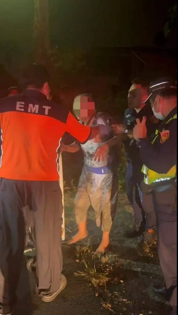 老伯經脫困送醫後幸無大礙。警方提供