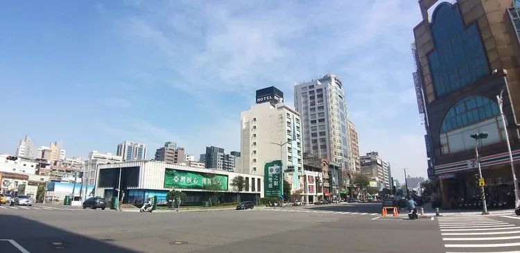 漢神百貨周邊新屋房價坐穩4字頭並想挑戰5字頭成交。葉家銘攝