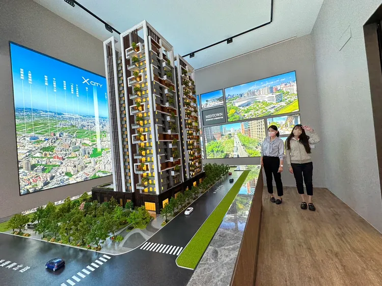 今年台中下半年南區預售新案幾乎沿著台鐵軌道呈帶狀分布，包括大慶站周邊的昌祐「XCITY雲之境」指標案。王鈞生攝