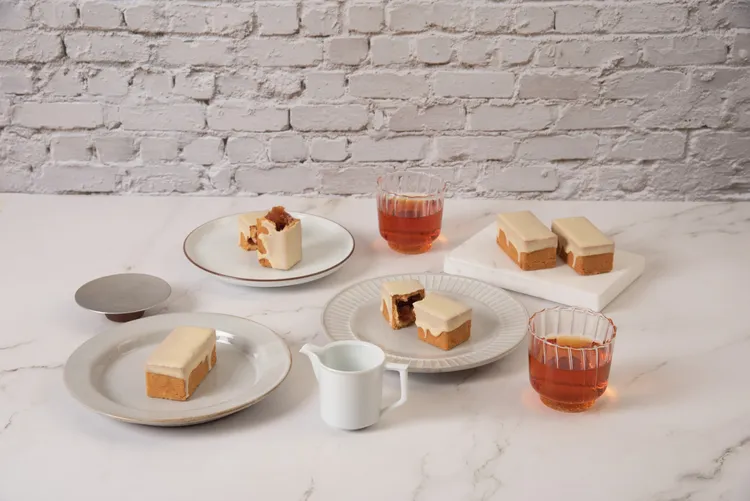 微熱山丘「柚香蘋果酥」，帶著耶誕插畫包裝再次回歸，為生活中需要平安的場景帶來加持，即日起在全台微熱山丘通路正式啟售。業者提供