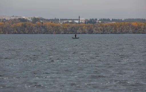 烏克蘭指控俄軍大規模摧毀聶伯河岸民用船隻　挪用發動機等設備