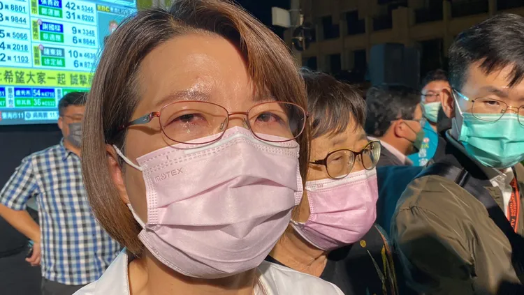 支持者的加油打氣讓黃秀芳感動落淚。孫英哲攝