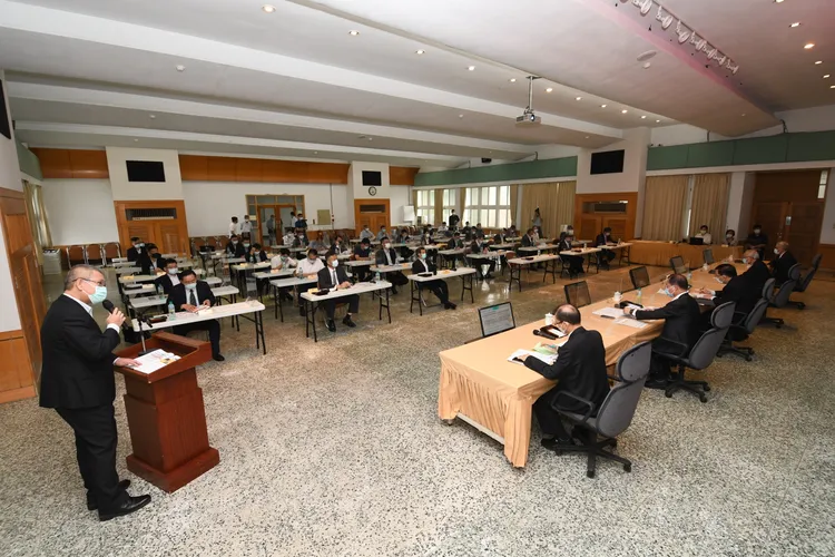 警察局刑大隊長吳柏羲專案報告查賄進度和成果。苗栗縣警察局提供