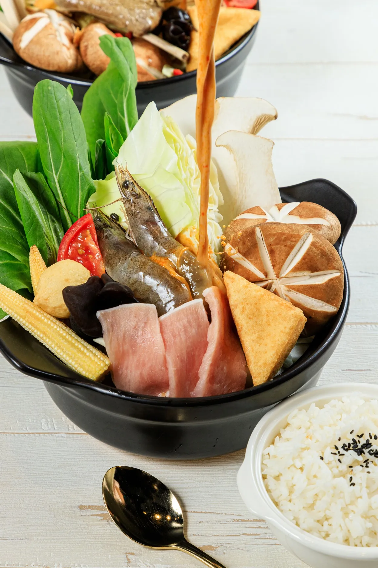 星馬口味的鍋物,也是即日起到明年1月1日供應。業者提供