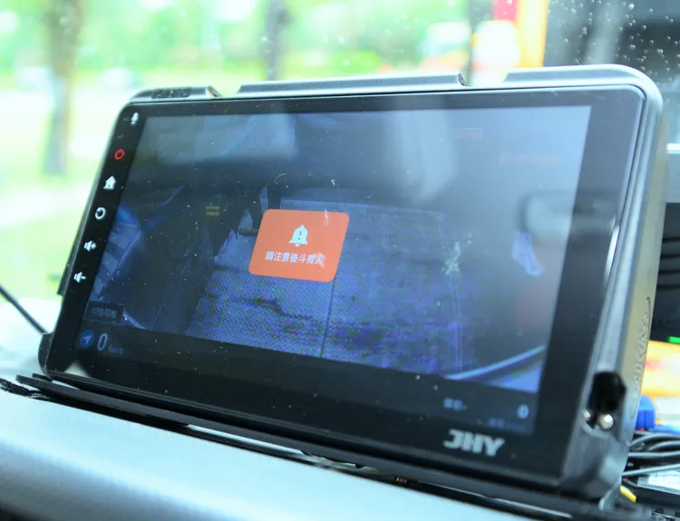 車內螢幕可即時查看。市府提供