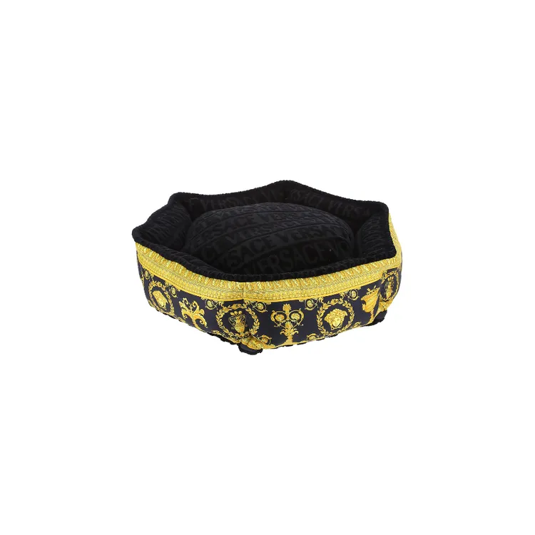 VERSACE Barocco寵物床，3萬6000元。品牌提供