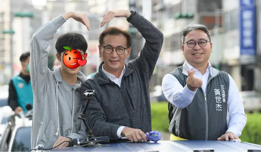 鄭運鵬感性謝票　網友卻歪樓全在看他兒子「超帥」