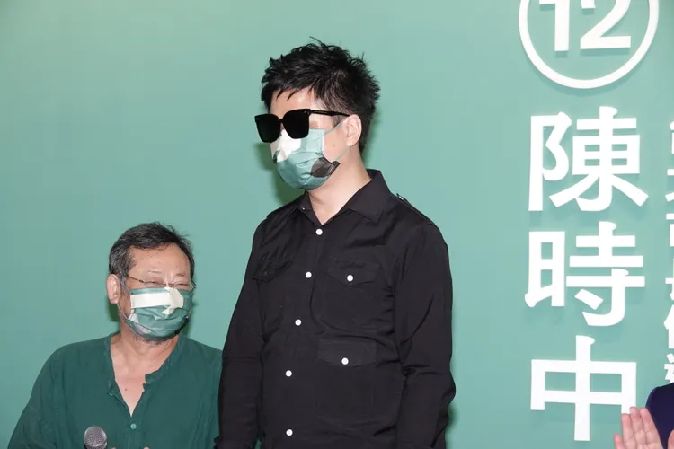 王俊傑（中）分享，15歲女兒交代他要分享18歲公民權。陳德興攝