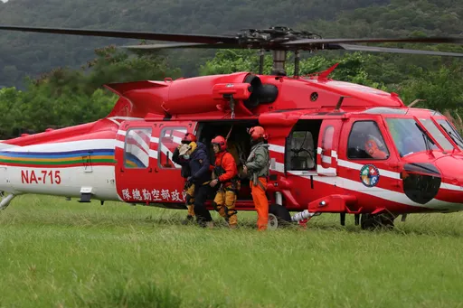 越籍男登山客攀高卻遇高山症　花蓮空勤直升機吊掛就醫
