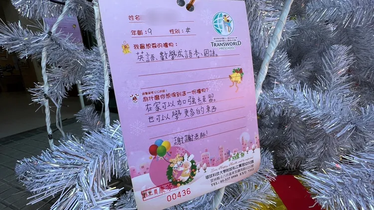 9歲女童愛好學習，最想要英語、數學和國語課本。魏嘉良攝